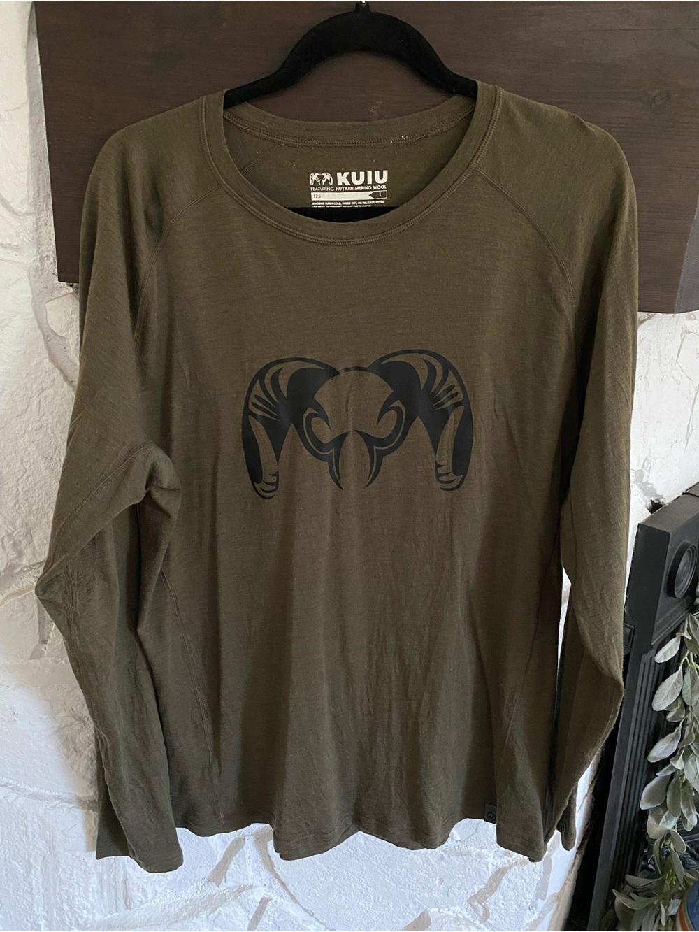 KUIU Merino wool long sleeve. Green.